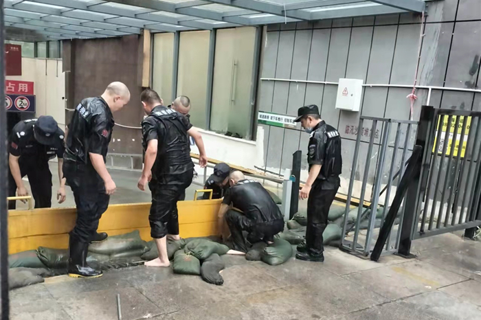 雨中堅守護家園，筑牢汛期安全墻(圖9)
